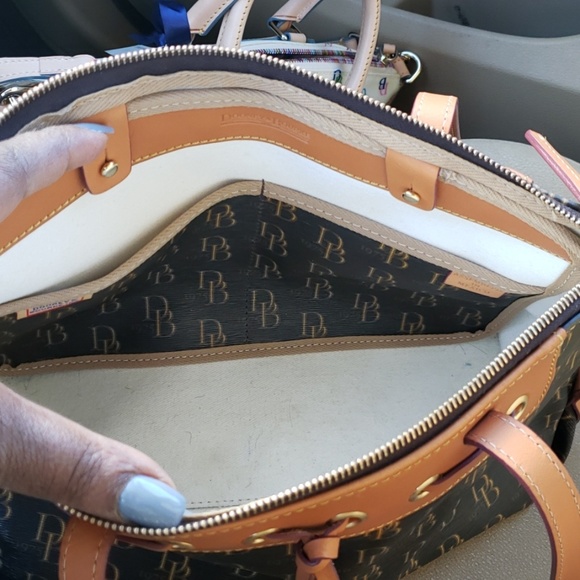 Dooney & Bourke handbag - Picture 4 of 8